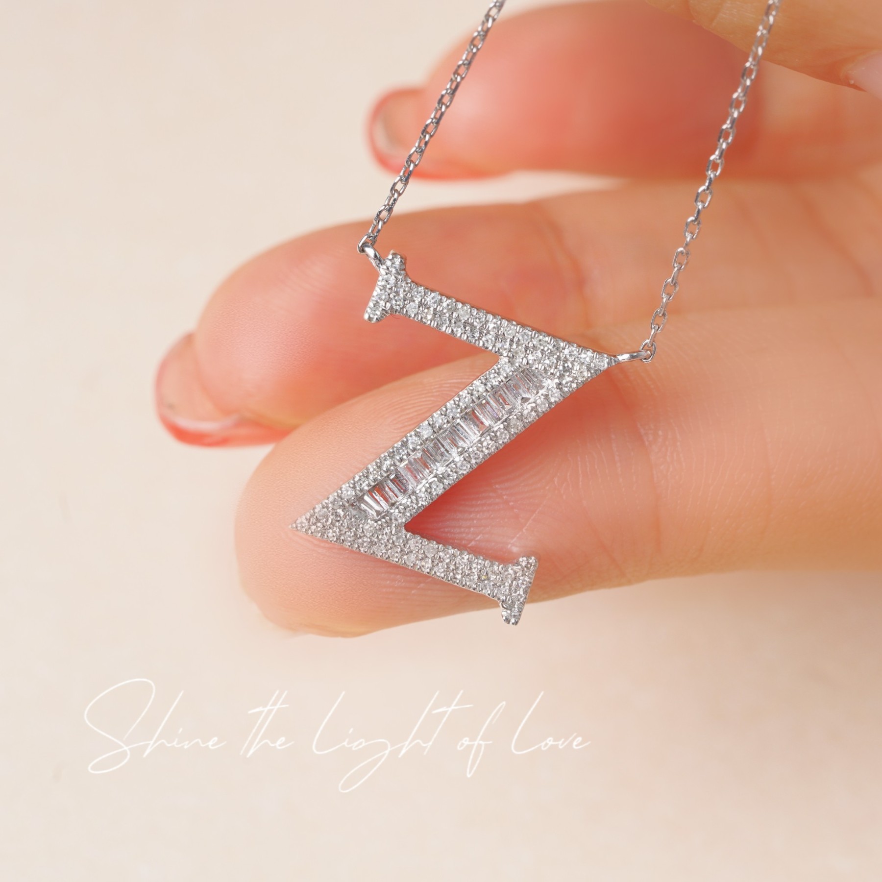 18k Gold Necklace with the Letter "Z" Inlaid with 0.42ct Natural Diamond