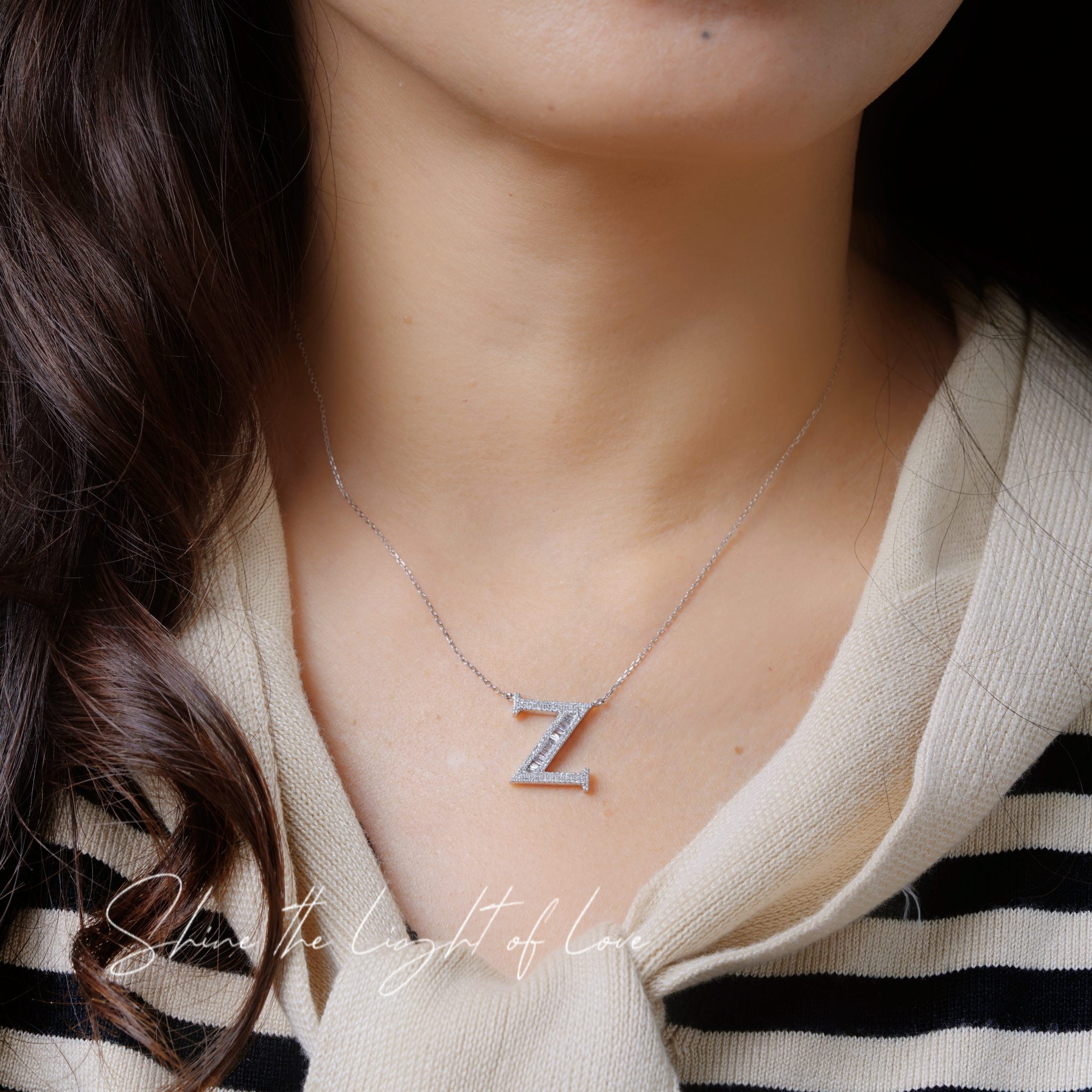 18k Gold Necklace with the Letter "Z" Inlaid with 0.42ct Natural Diamond