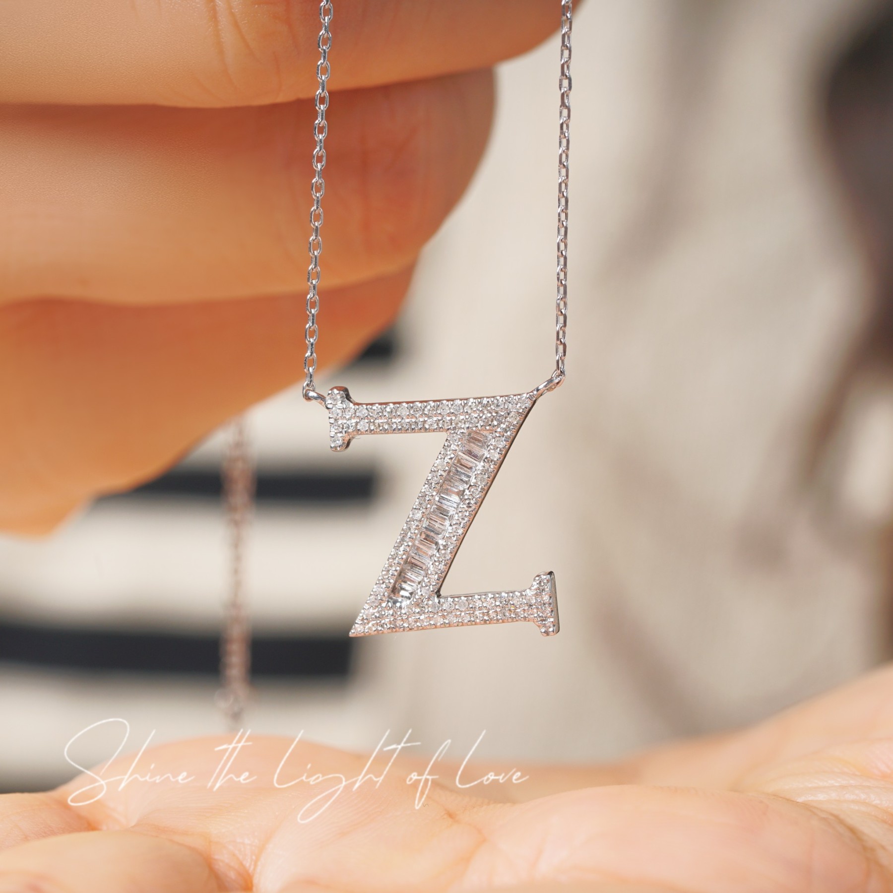 18k Gold Necklace with the Letter "Z" Inlaid with 0.42ct Natural Diamond