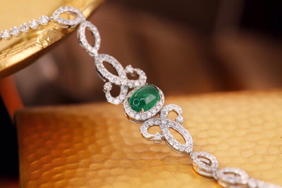 18k Gold Bracelet, Luxurious Diamond-Studded Bracelet, Emerald Bracelet with2.00ct Diamonds