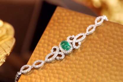 18k Gold Bracelet, Luxurious Diamond-Studded Bracelet, Emerald Bracelet with2.00ct Diamonds