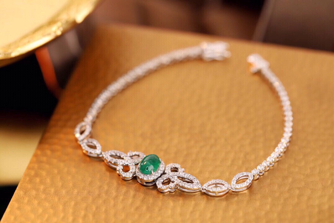 18k Gold Bracelet, Luxurious Diamond-Studded Bracelet, Emerald Bracelet with2.00ct Diamonds