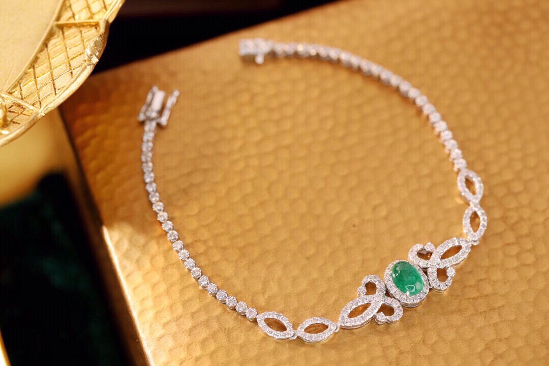 18k Gold Bracelet, Luxurious Diamond-Studded Bracelet, Emerald Bracelet with2.00ct Diamonds