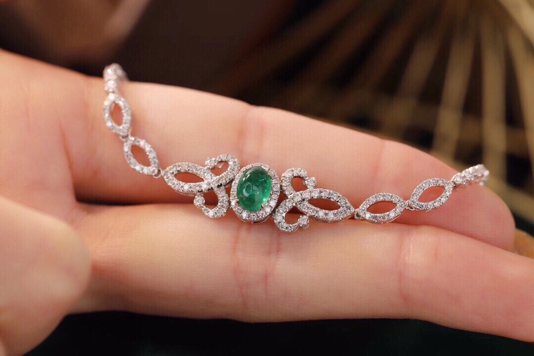 18k Gold Bracelet, Luxurious Diamond-Studded Bracelet, Emerald Bracelet with2.00ct Diamonds