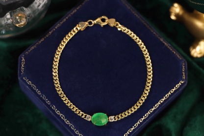 18k Gold Bracelet, Luxurious Diamond-Studded Bracelet, Emerald Bracelet with 0.90ct Diamonds