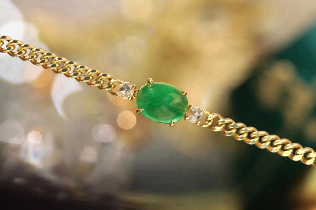 18k Gold Bracelet, Luxurious Diamond-Studded Bracelet, Emerald Bracelet with 0.90ct Diamonds