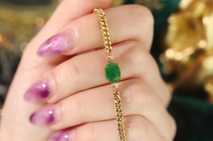 18k Gold Bracelet, Luxurious Diamond-Studded Bracelet, Emerald Bracelet with 0.90ct Diamonds