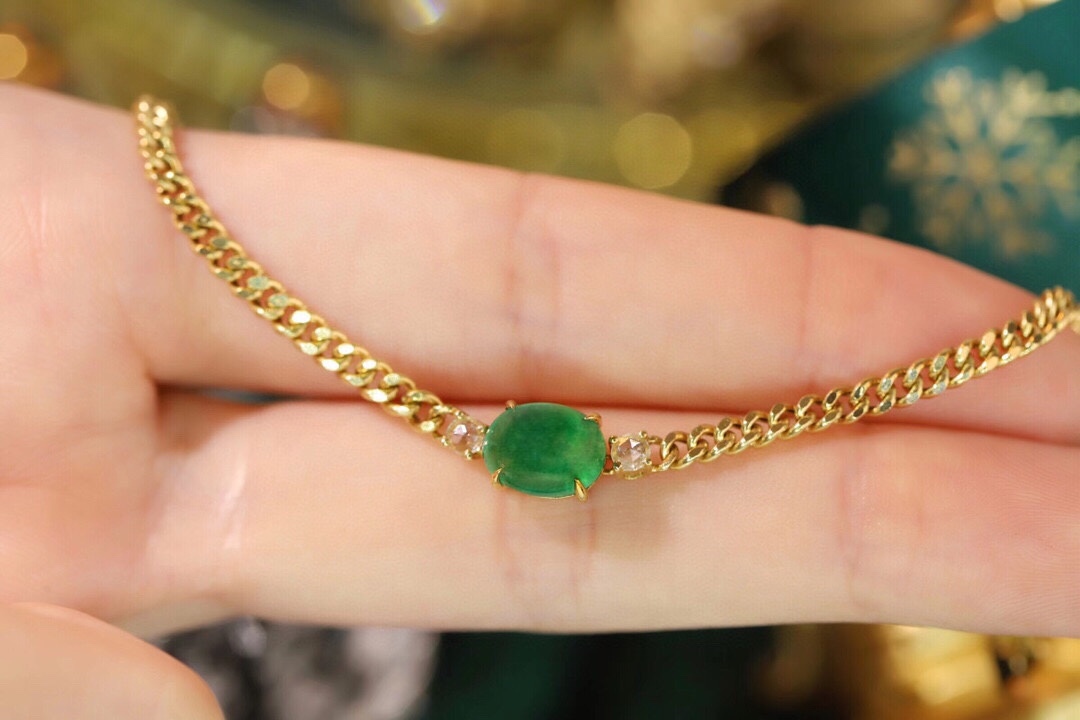 18k Gold Bracelet, Luxurious Diamond-Studded Bracelet, Emerald Bracelet with 0.90ct Diamonds