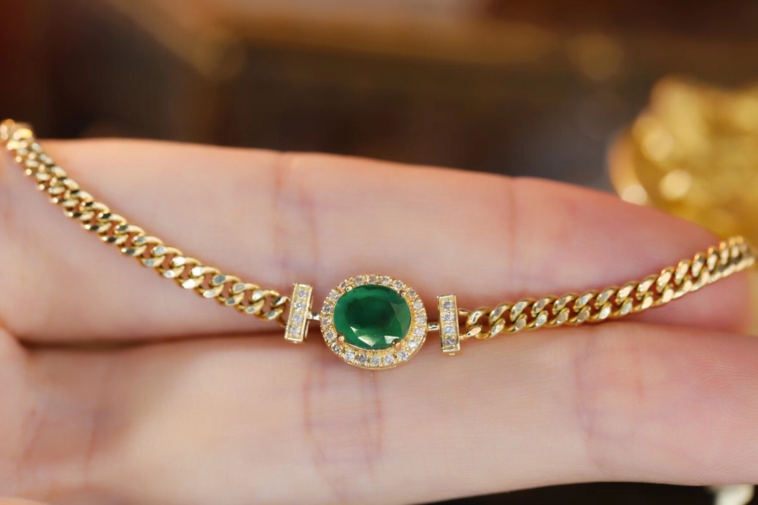 18k Gold Bracelet, Luxurious Diamond-Studded Bracelet, Emerald Bracelet with 1.15ct Diamonds