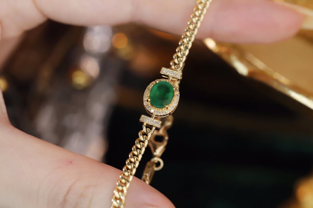 18k Gold Bracelet, Luxurious Diamond-Studded Bracelet, Emerald Bracelet with 1.15ct Diamonds