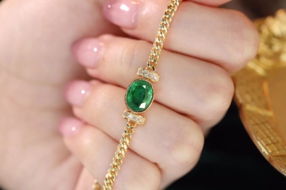 18k Gold Bracelet, Luxurious Diamond-Studded Bracelet, Emerald Bracelet with 2.65ct Diamonds