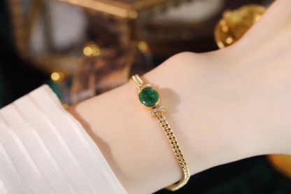 18k Gold Bracelet, Luxurious Diamond-Studded Bracelet, Emerald Bracelet with 2.65ct Diamonds