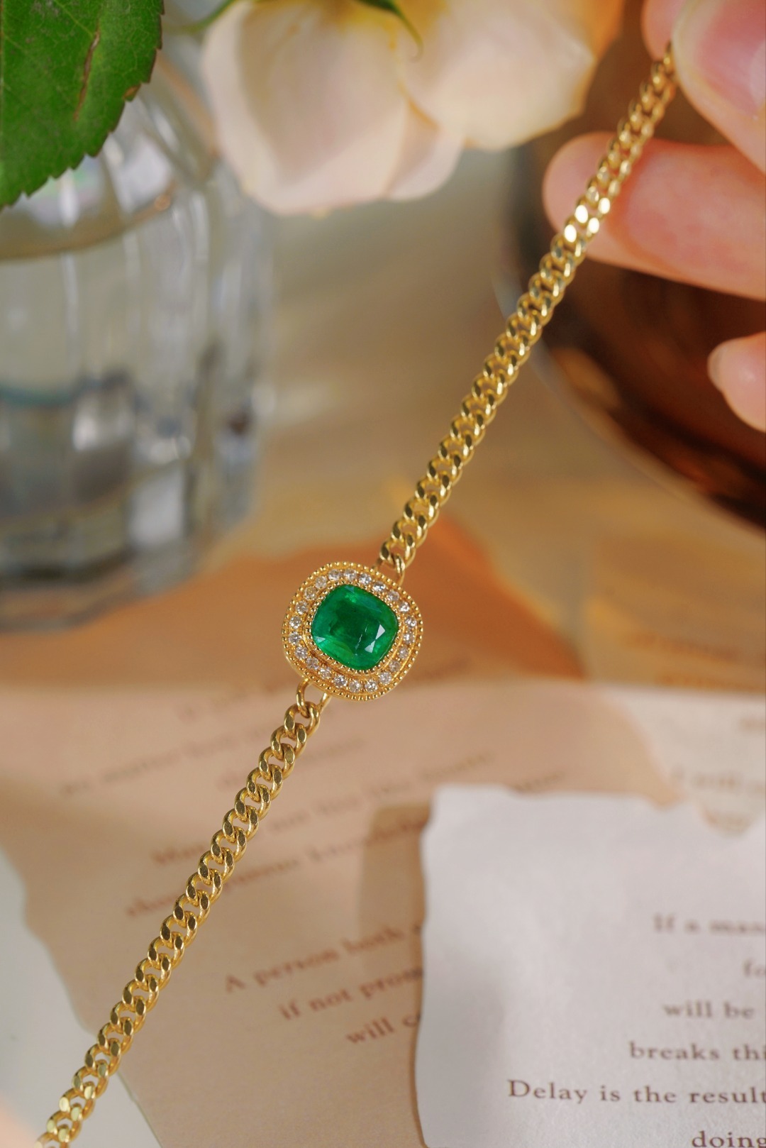 18k Gold Bracelet, Luxurious Diamond-Studded Bracelet, Emerald Bracelet with 1.65ct Diamonds