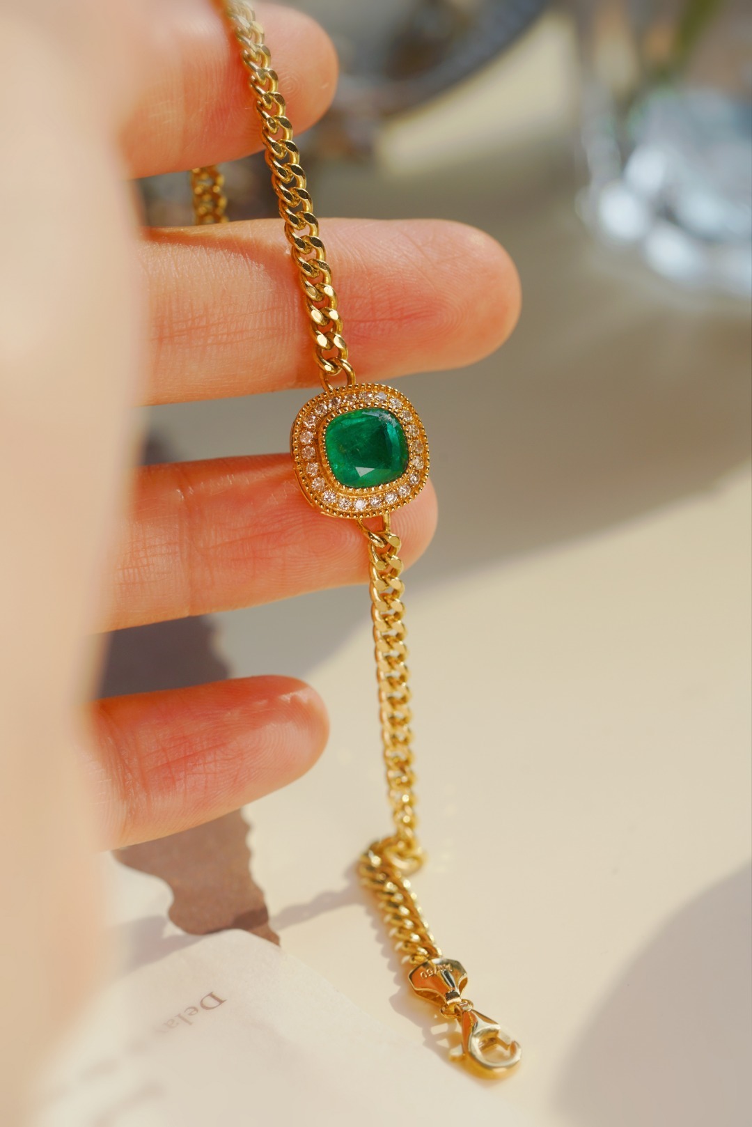 18k Gold Bracelet, Luxurious Diamond-Studded Bracelet, Emerald Bracelet with 1.65ct Diamonds