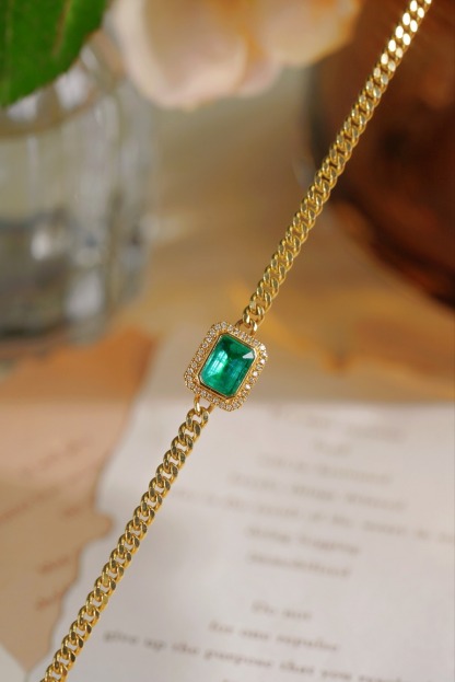 18k Gold Bracelet, Luxurious Diamond-Studded Bracelet, Emerald Bracelet with 1.50ct Diamonds