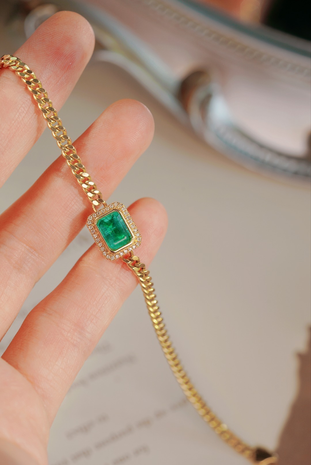 18k Gold Bracelet, Luxurious Diamond-Studded Bracelet, Emerald Bracelet with 1.50ct Diamonds