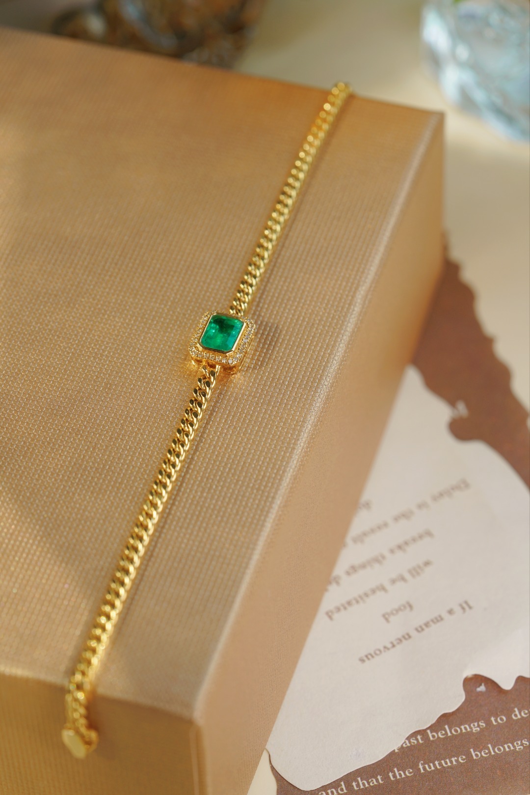 18k Gold Bracelet, Luxurious Diamond-Studded Bracelet, Emerald Bracelet with 1.50ct Diamonds