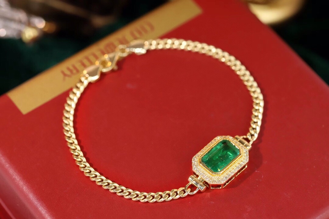 18k Gold Bracelet, Luxurious Diamond-Studded Bracelet, Emerald Bracelet with 2.50ct Diamonds