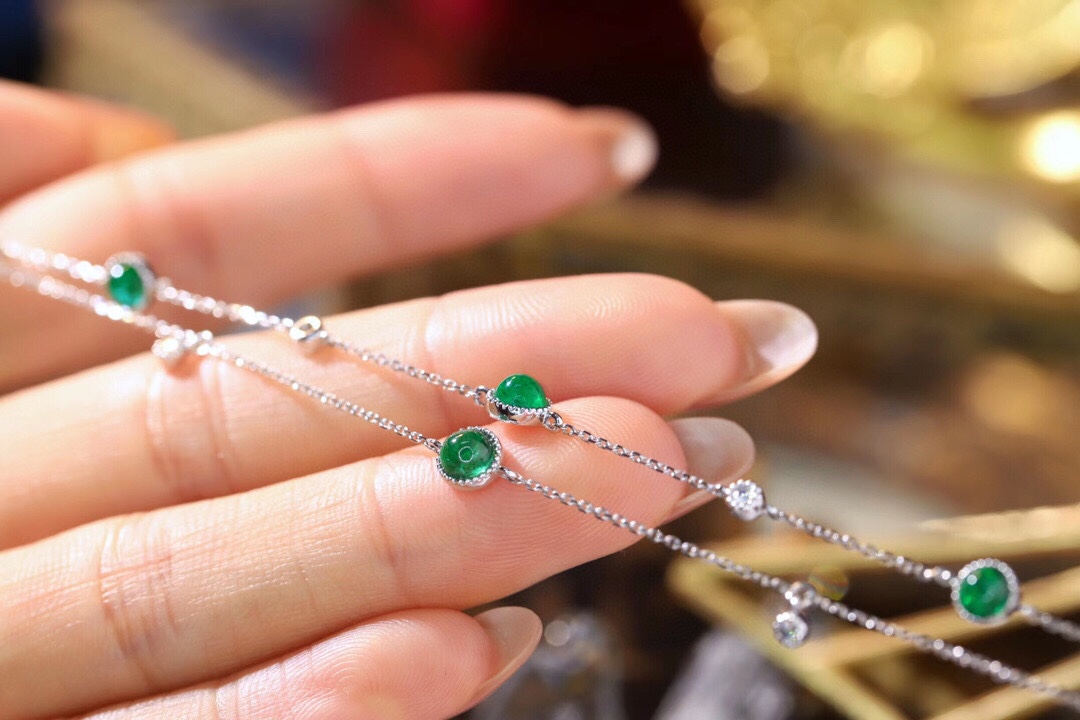 18k Gold Bracelet, Emerald Bracelet, 1.45ct Emerald, 0.20ct Natural Diamond