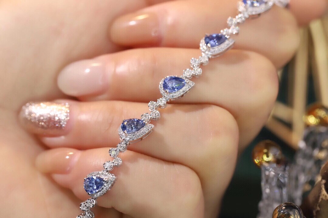 18k Gold Bracelet, Sapphire Bracelet, Drop-shaped Sapphire and Diamond Bracelet Set with 5ct Diamonds