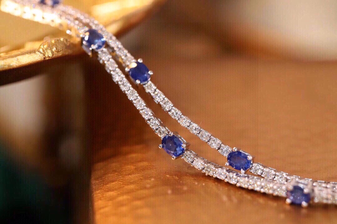18k Gold Bracelet with Luxuriously Set Sapphires and Diamonds totaling 5.52 ct