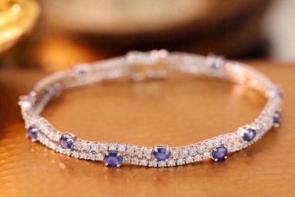18k Gold Bracelet with Luxuriously Set Sapphires and Diamonds totaling 5.52 ct