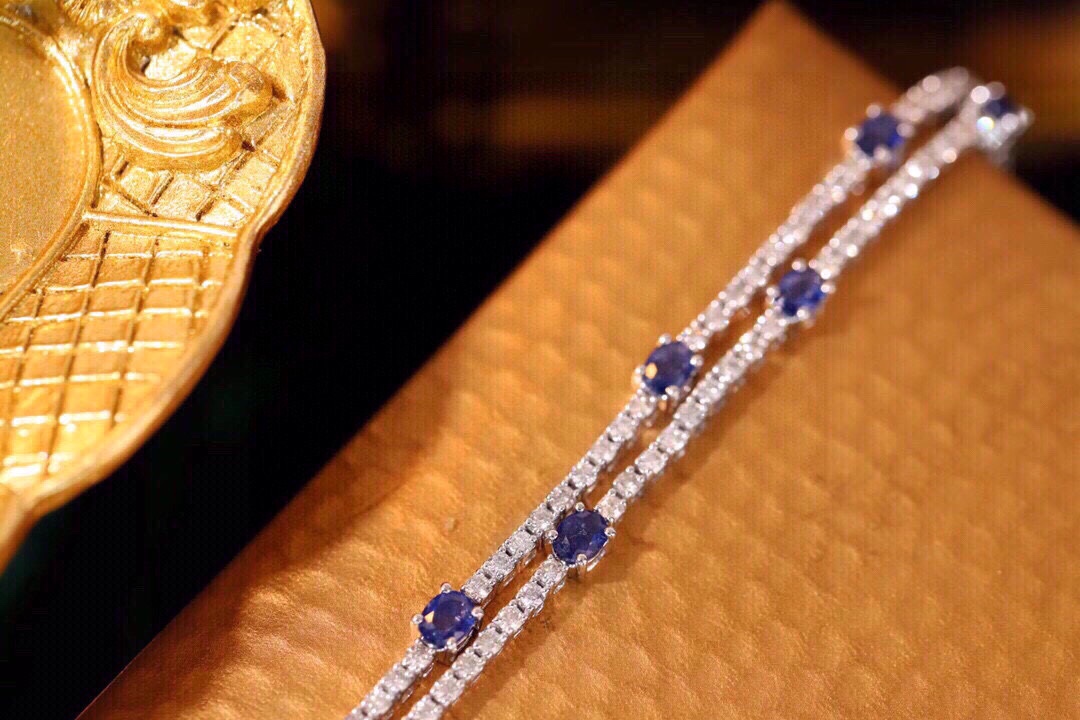 18k Gold Bracelet with Luxuriously Set Sapphires and Diamonds totaling 5.52 ct