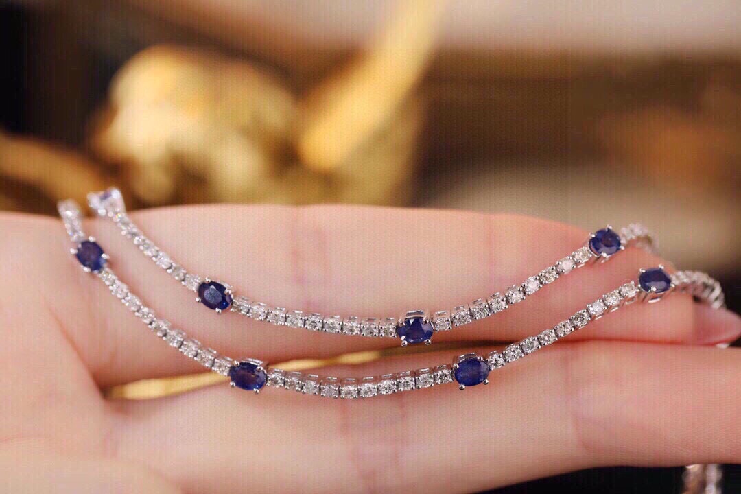 18k Gold Bracelet with Luxuriously Set Sapphires and Diamonds totaling 5.52 ct