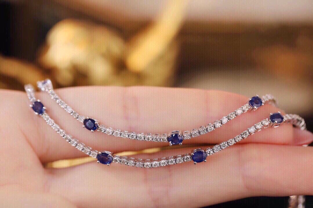 18k Gold Bracelet with Luxuriously Set Sapphires and Diamonds totaling 5.52 ct
