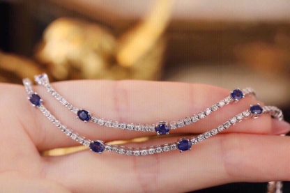 18k Gold Bracelet with Luxuriously Set Sapphires and Diamonds totaling 5.52 ct