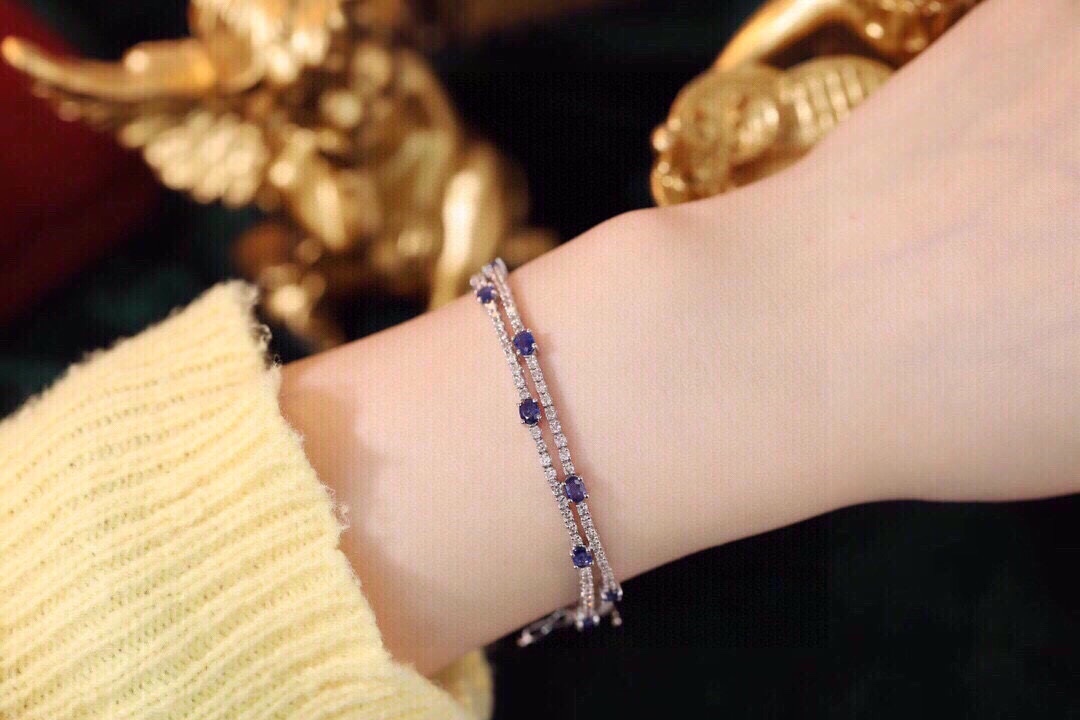 18k Gold Bracelet with Luxuriously Set Sapphires and Diamonds totaling 5.52 ct