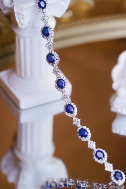 18k Gold Bracelet with Luxuriously Set Sapphires and Diamonds totaling 9.00ct