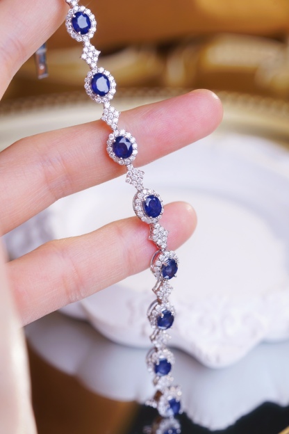 18k Gold Bracelet with Luxuriously Set Sapphires and Diamonds totaling 9.00ct