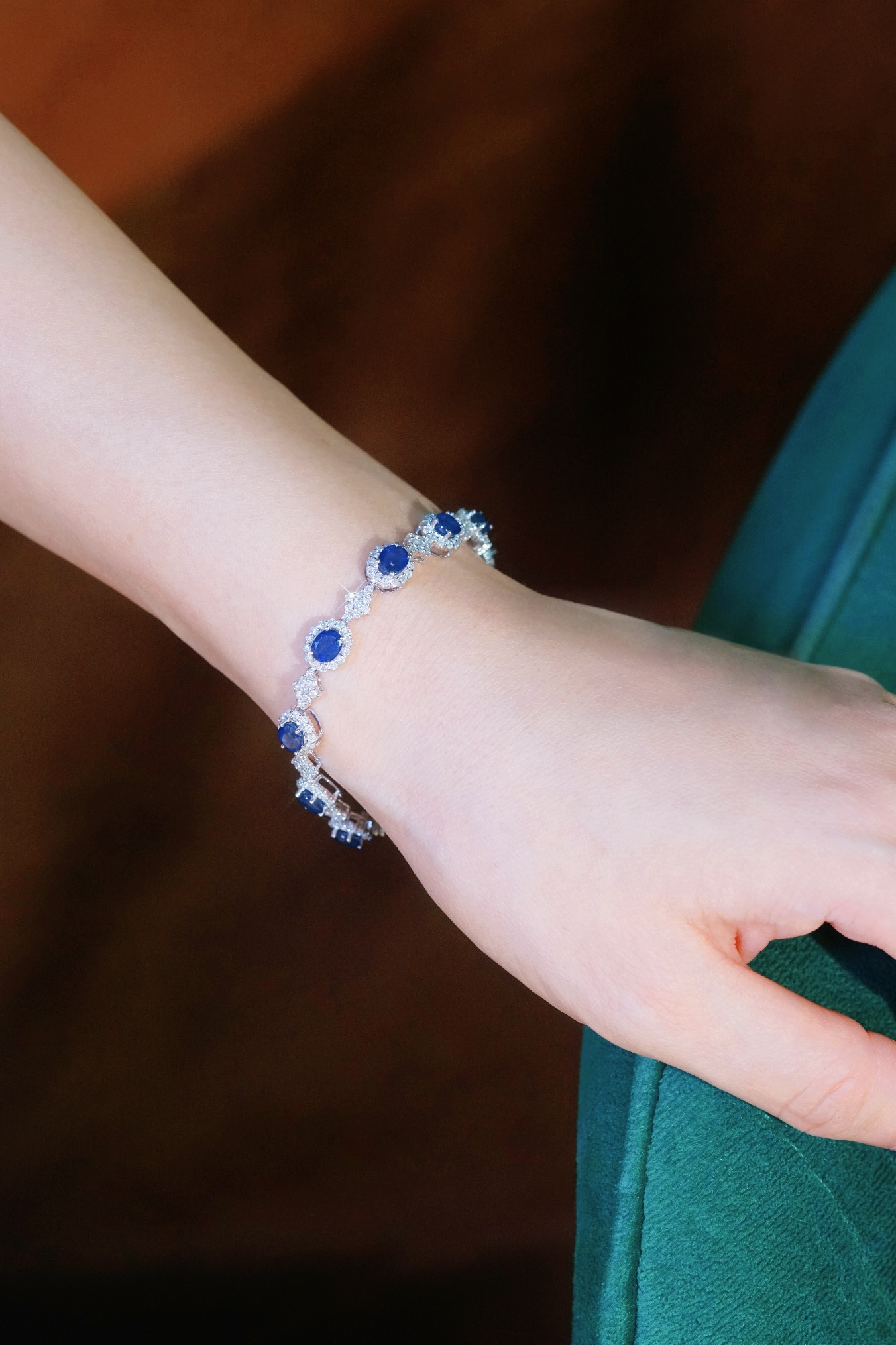 18k Gold Bracelet with Luxuriously Set Sapphires and Diamonds totaling 9.00ct