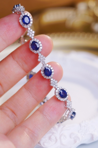 18k Gold Bracelet with Luxuriously Set Sapphires and Diamonds totaling 9.00ct