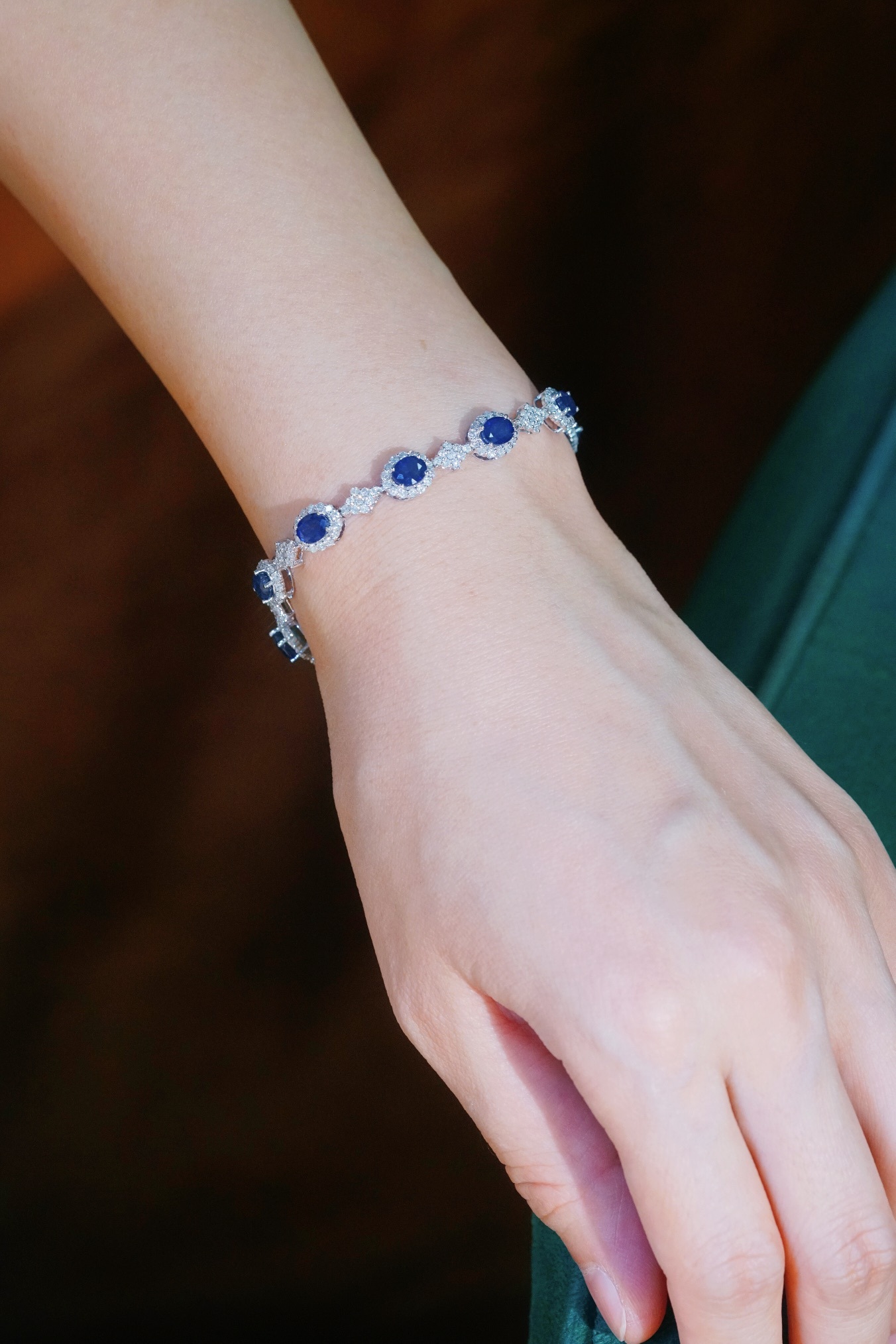 18k Gold Bracelet with Luxuriously Set Sapphires and Diamonds totaling 9.00ct