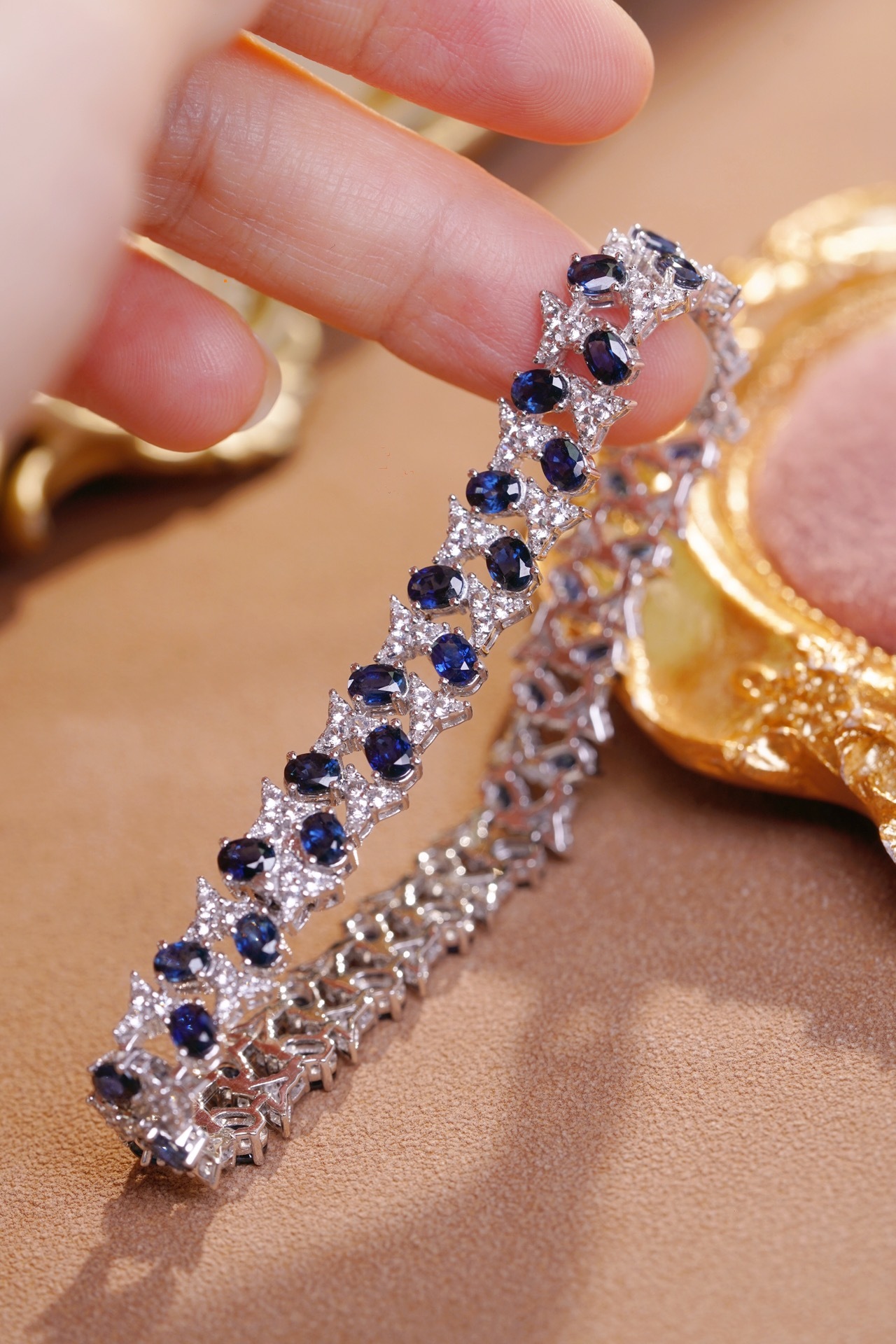 18k Gold Bracelet with Luxuriously Set Sapphires and Diamonds totaling 13.50ct
