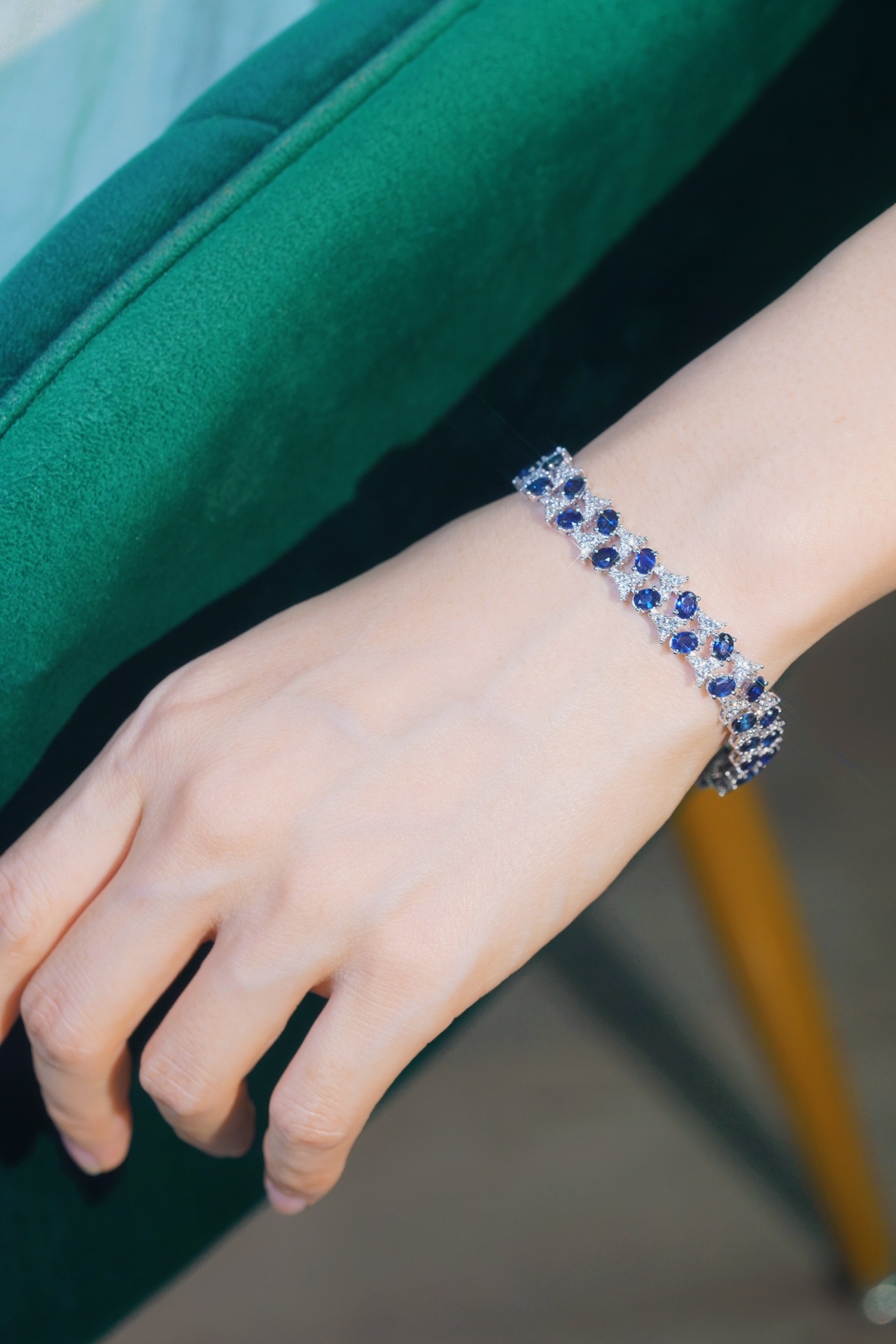 18k Gold Bracelet with Luxuriously Set Sapphires and Diamonds totaling 13.50ct