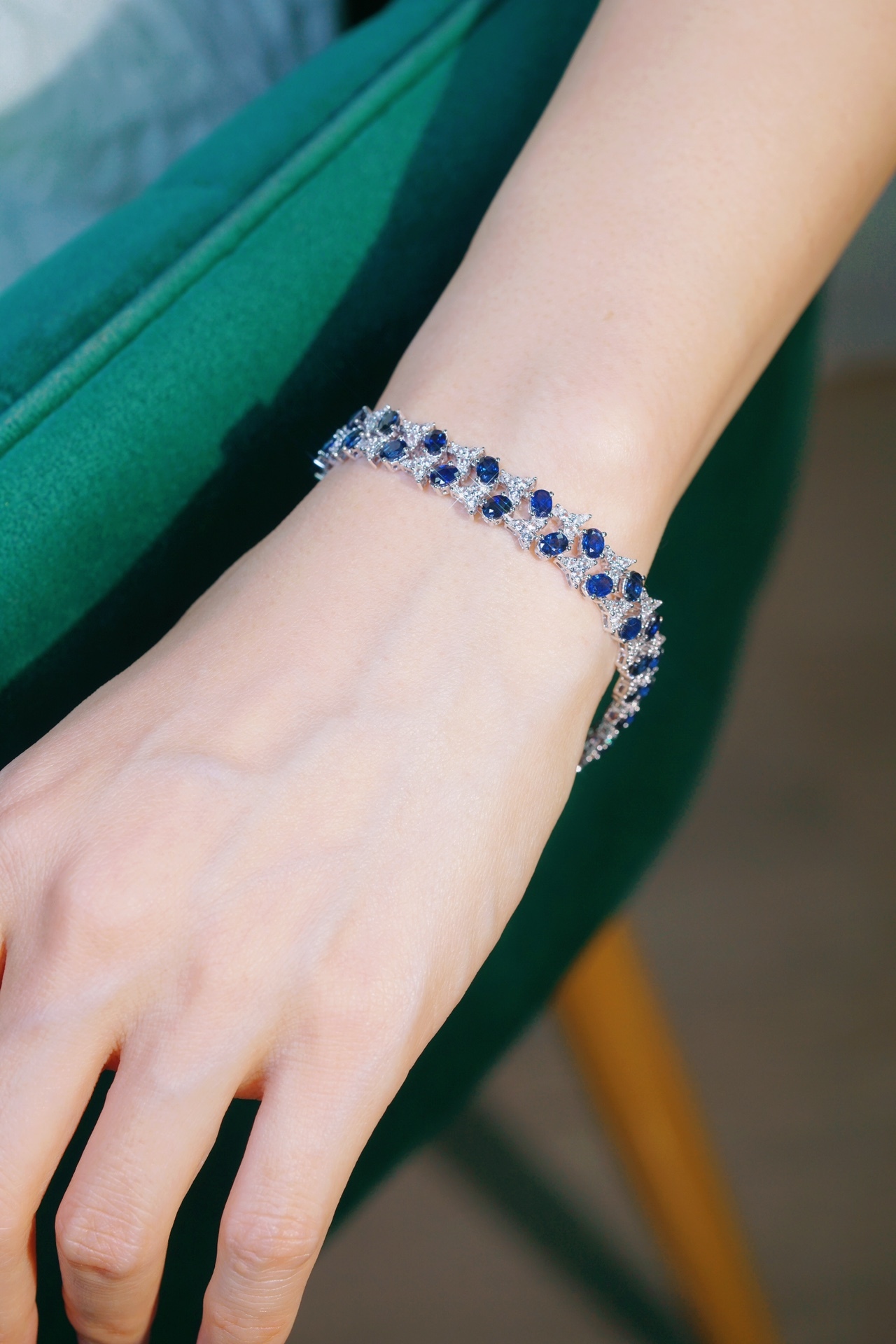 18k Gold Bracelet with Luxuriously Set Sapphires and Diamonds totaling 13.50ct