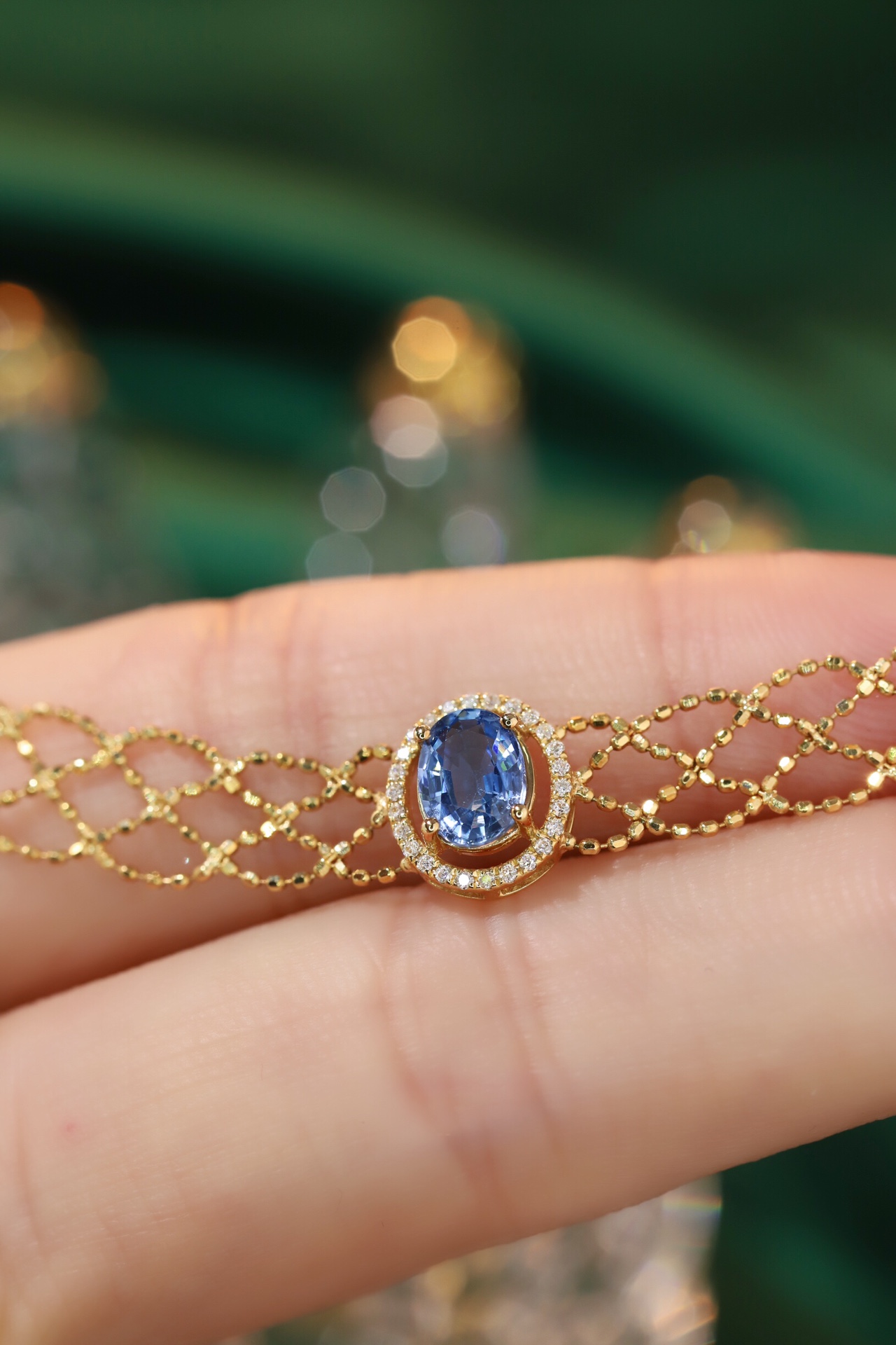 18k Gold Bracelet with 1.10ct Sapphire and Diamonds, Lace Design