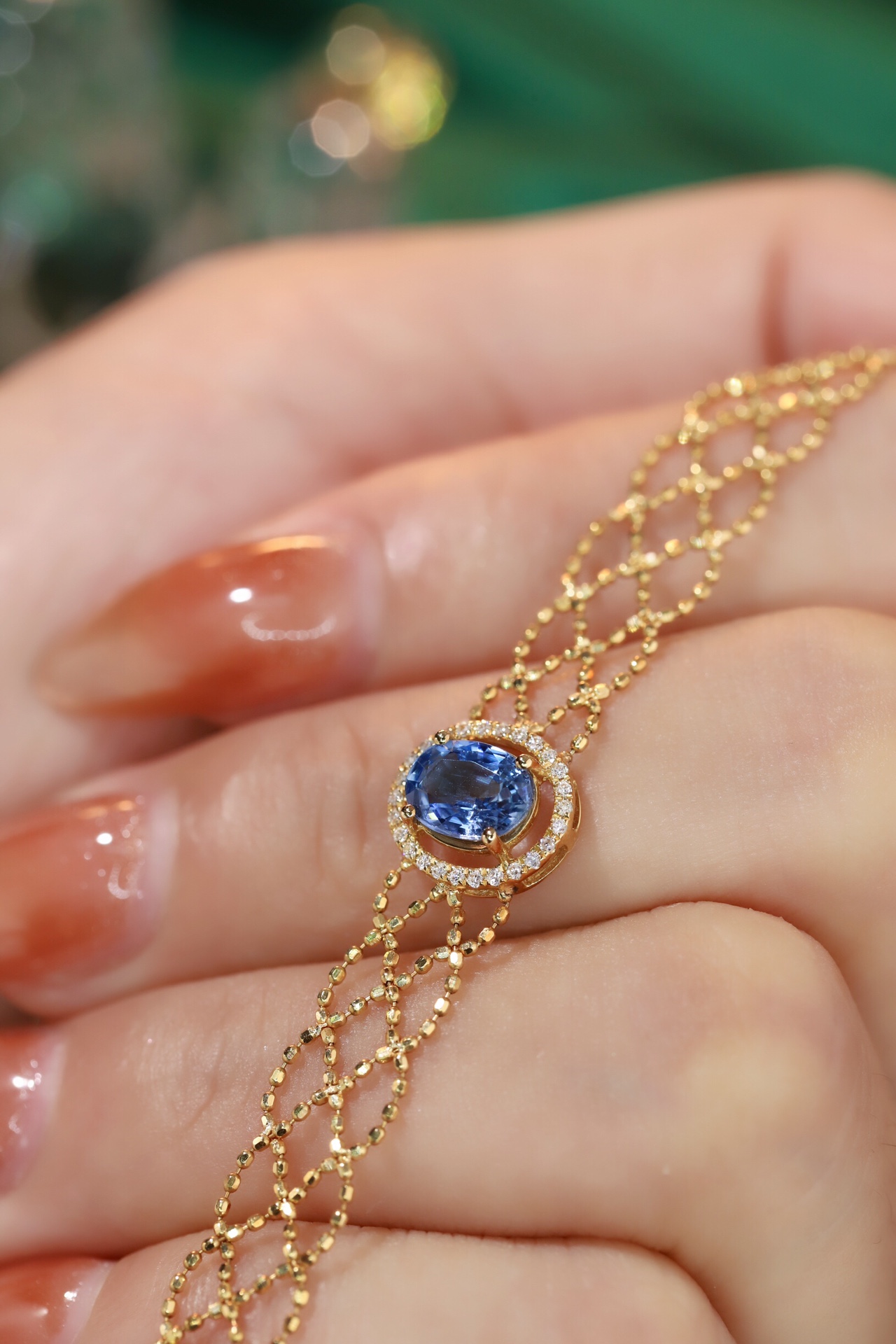 18k Gold Bracelet with 1.10ct Sapphire and Diamonds, Lace Design