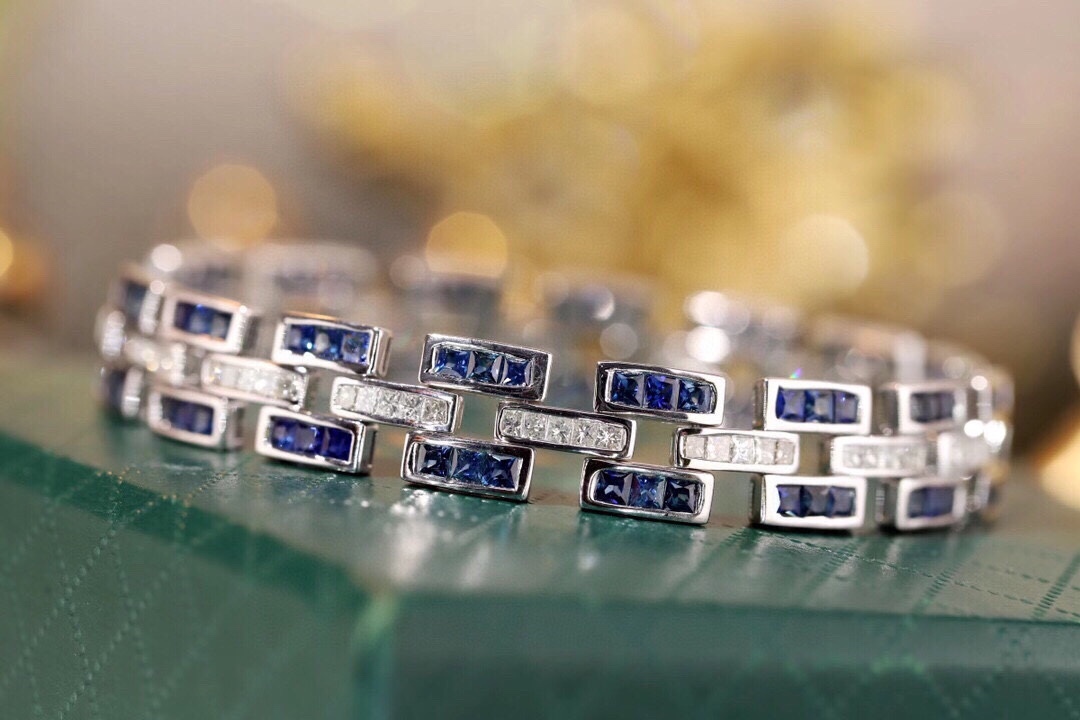 18k Gold Sapphire Diamond Bracelet with Bezel Setting, Luxurious Circle of 8.40ct Blue Sapphires