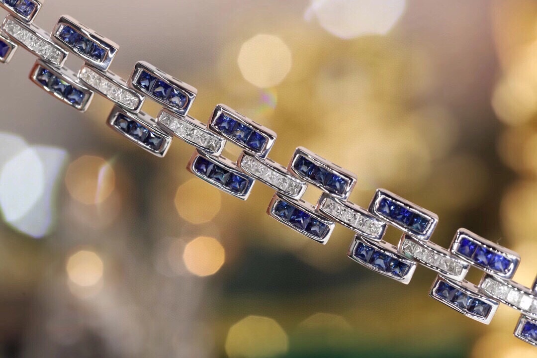 18k Gold Sapphire Diamond Bracelet with Bezel Setting, Luxurious Circle of 8.40ct Blue Sapphires