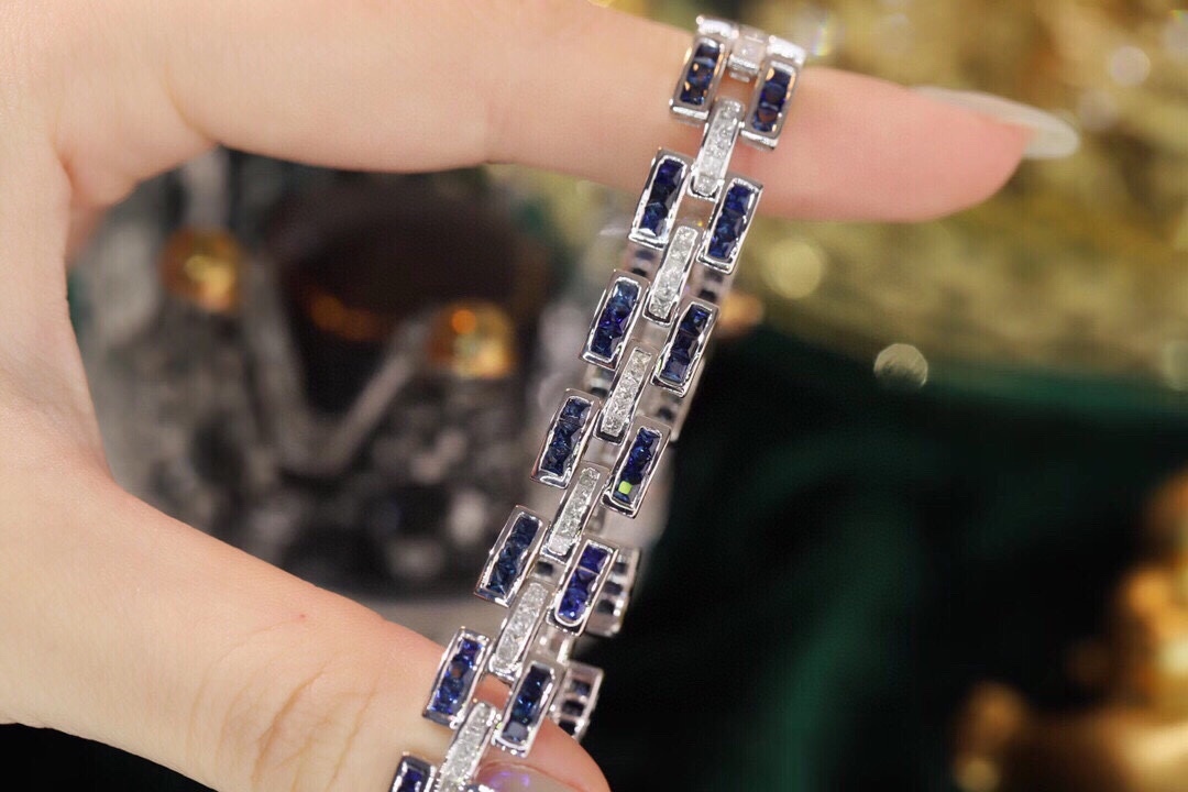 18k Gold Sapphire Diamond Bracelet with Bezel Setting, Luxurious Circle of 8.40ct Blue Sapphires