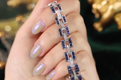 18k Gold Sapphire Diamond Bracelet with Bezel Setting, Luxurious Circle of 8.40ct Blue Sapphires