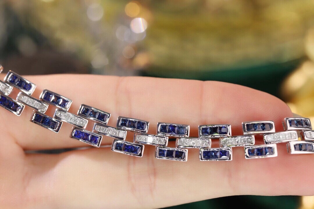 18k Gold Sapphire Diamond Bracelet with Bezel Setting, Luxurious Circle of 8.40ct Blue Sapphires