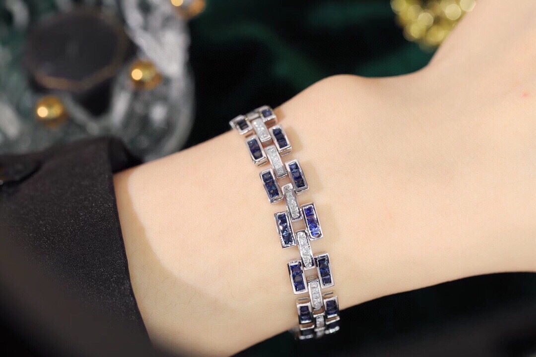 18k Gold Sapphire Diamond Bracelet with Bezel Setting, Luxurious Circle of 8.40ct Blue Sapphires