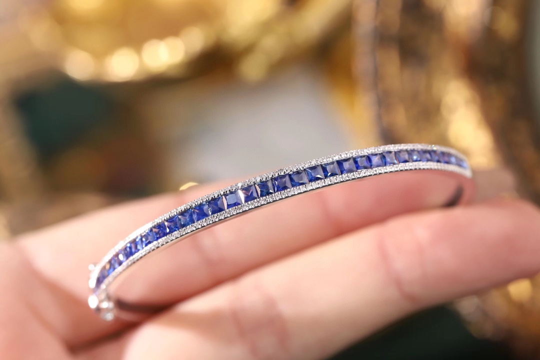 18k Gold Sapphire Diamond Bracelet with Bezel Setting, Luxurious Circle of 2.96ct Blue Sapphires