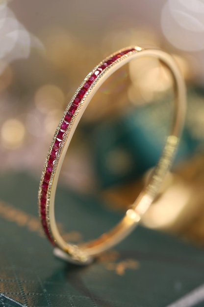 18k Gold Ruby Diamond Bracelet with Bezel Setting, Luxurious Circle of 2.96ct Blue Ruby