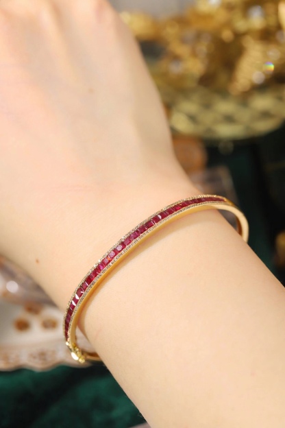 18k Gold Ruby Diamond Bracelet with Bezel Setting, Luxurious Circle of 2.96ct Blue Ruby